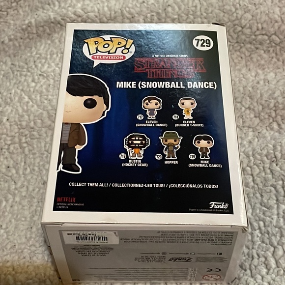 FREE GIFT 🎁 with bundle!! Funko Pop# 729 Mike (Snowball Dance) Stranger Things. - Picture 5 of 6